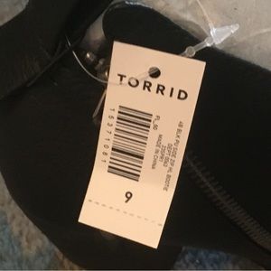 Torrid Size 9 side zip black ankle booties, nwt